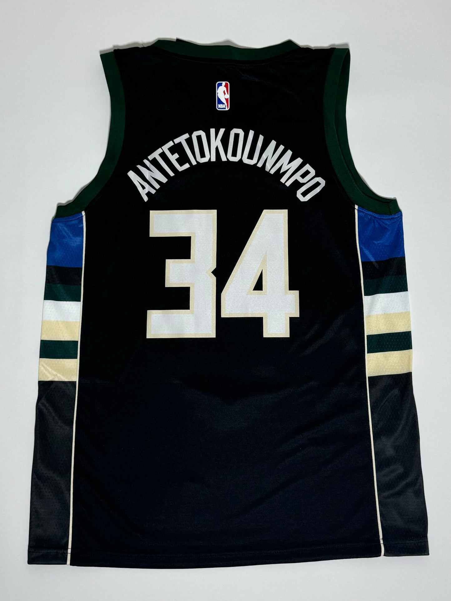 Giannis Antetokounmpo Bucks alternate jersey